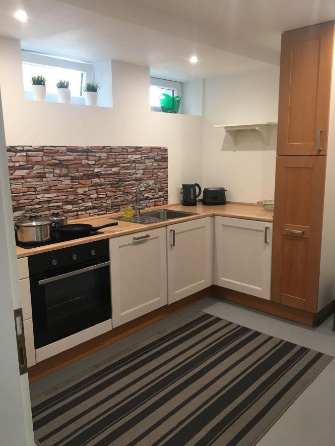 Mayen, Im Mohren, Privatzimmer Nr1, Waldrand, Nahe Nurburgring & Burg Eltz, Gemeinschaftsbad Eksteriør billede