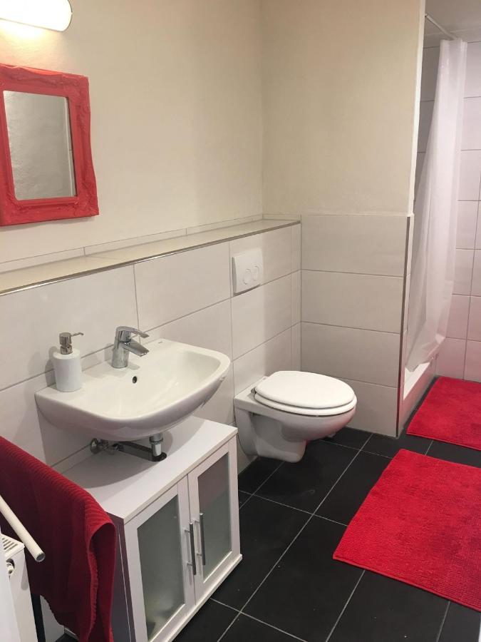 Mayen, Im Mohren, Privatzimmer Nr1, Waldrand, Nahe Nurburgring & Burg Eltz, Gemeinschaftsbad Eksteriør billede